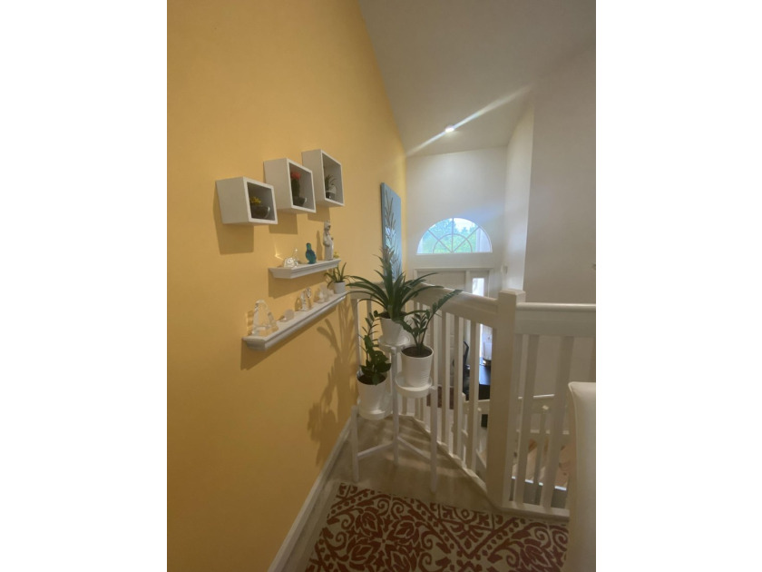 Beautifully maintained 3-bedroom, 2.5-bath lakefront townhouse - photo 4