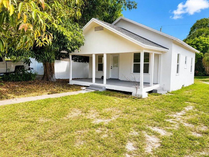 Beautifully renovated 2-bedroom, 1-bath home in the desirable - photo 2