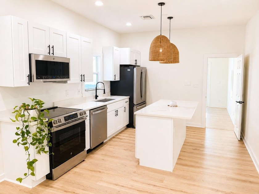 Beautifully renovated 2-bedroom, 1-bath home in the desirable - photo 5