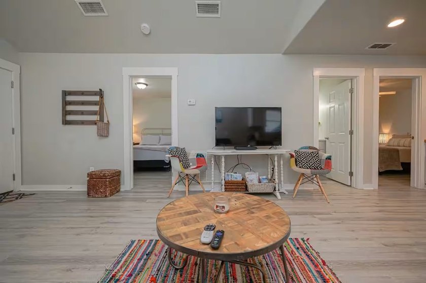 I'm Back &amp; With Updates (flooring &amp; paint)!! This charming - photo 11