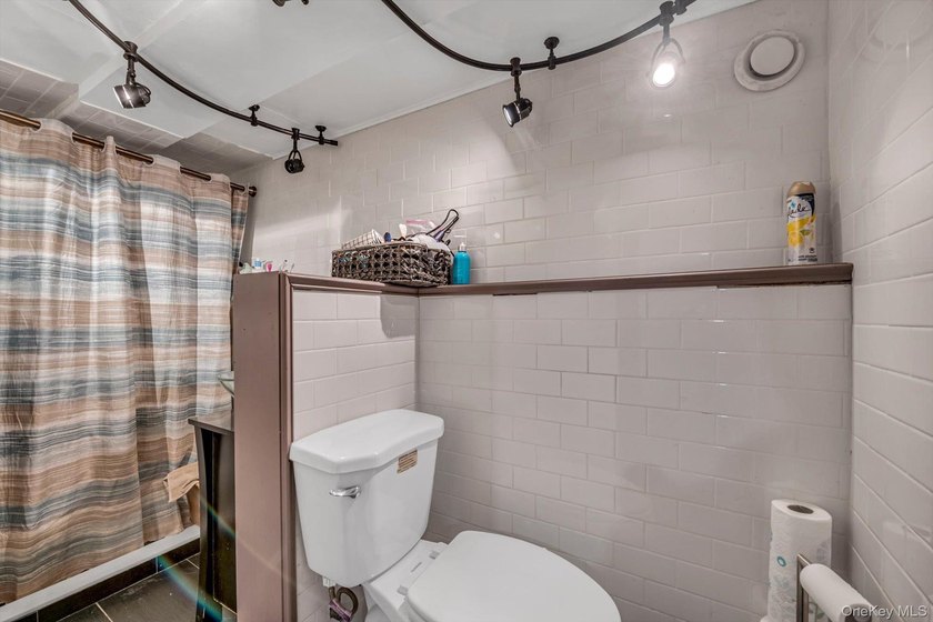 location! location! Prime Auburndale location! This tastefully - photo 12