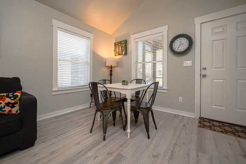 I'm Back &amp; With Updates (flooring &amp; paint)!! This charming - photo 17