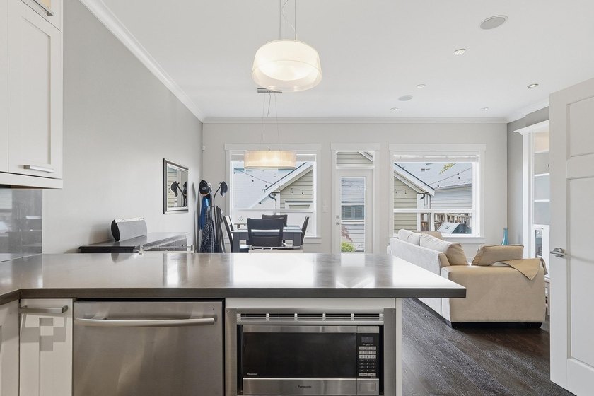 Welcome to Elgin Oaks, where timeless design meets exceptional - photo 3
