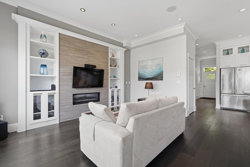 Welcome to Elgin Oaks, where timeless design meets exceptional - photo 7