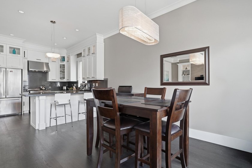 Welcome to Elgin Oaks, where timeless design meets exceptional - photo 8