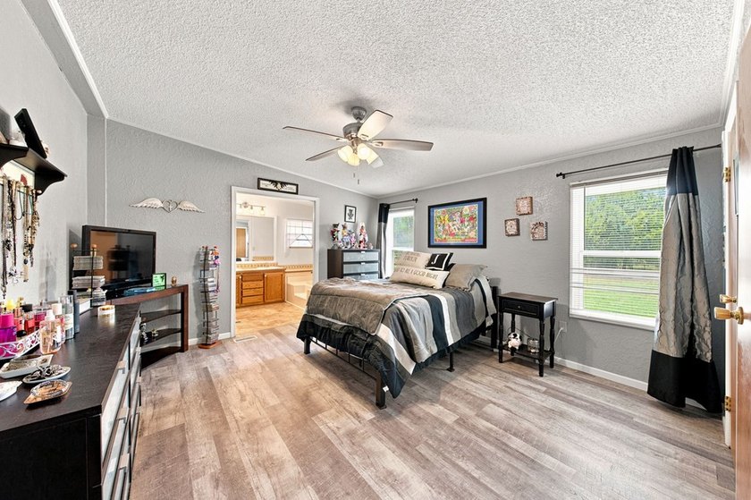 Looking for a quality 3/2 home in Ingram ISD? This Solitaire - photo 13