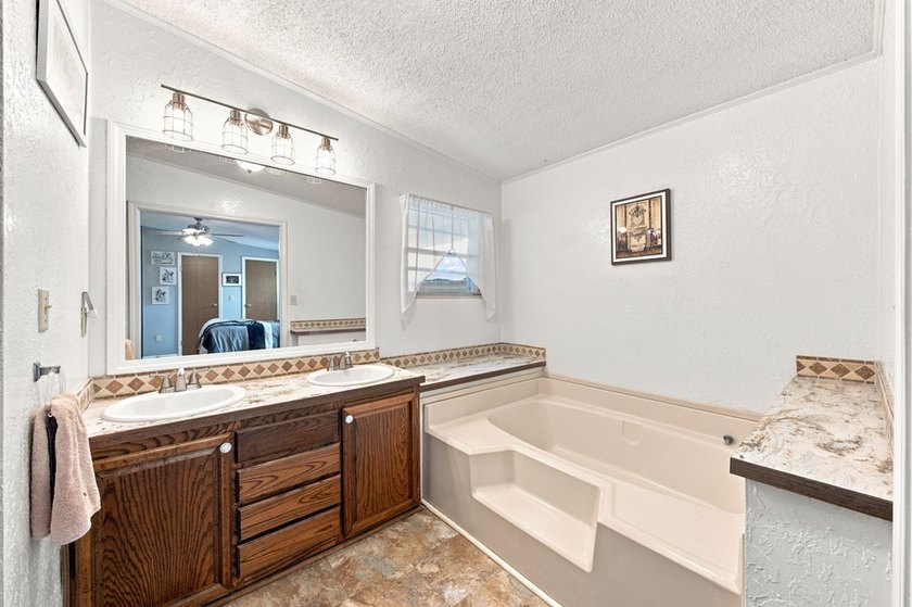 Looking for a quality 3/2 home in Ingram ISD? This Solitaire - photo 15
