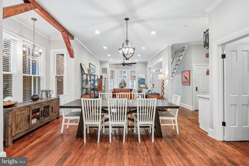 Welcome to 146 Duke of Gloucester Street! As you approach the - photo 16
