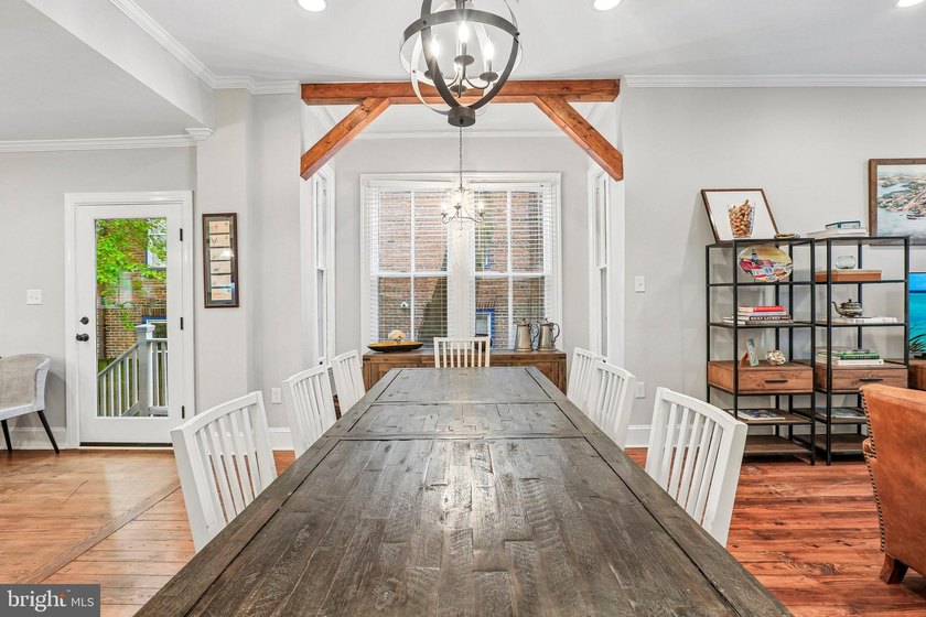 Welcome to 146 Duke of Gloucester Street! As you approach the - photo 17