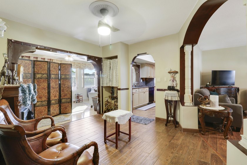 Spacious pool home in the desirable neighborhood of Garden Isles - photo 10