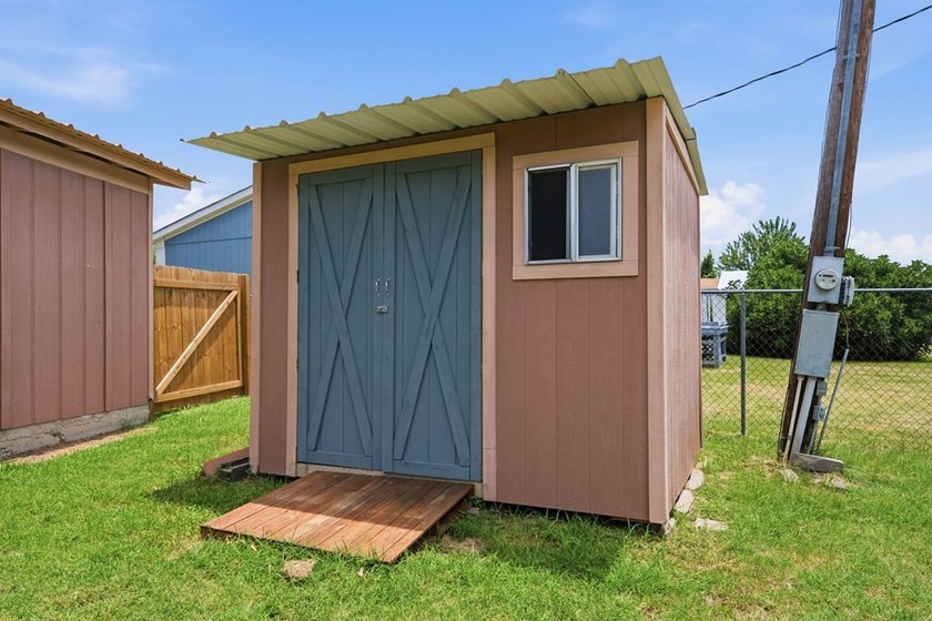 Looking for a quality 3/2 home in Ingram ISD? This Solitaire - photo 21