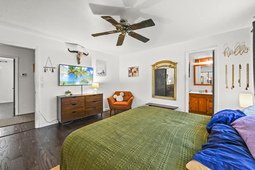 Welcome to 7635 Oakmont Drive in Lake Worth, a charming - photo 21