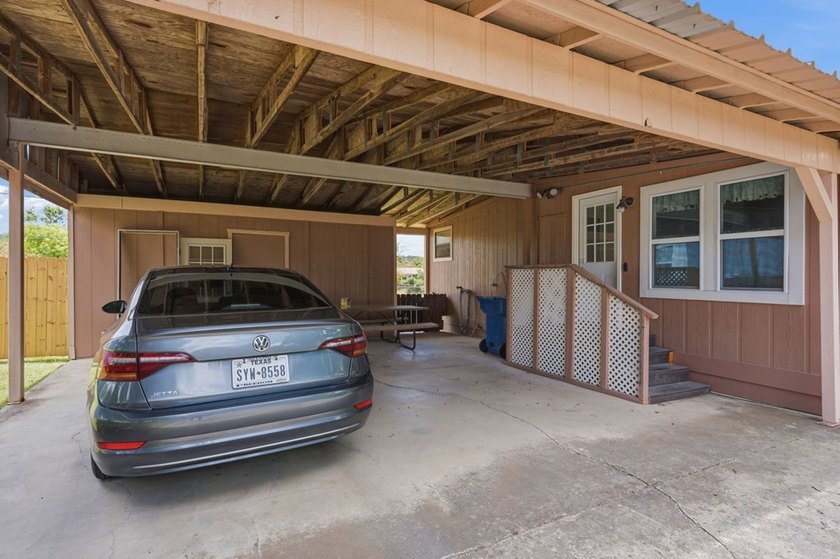 Looking for a quality 3/2 home in Ingram ISD? This Solitaire - photo 24
