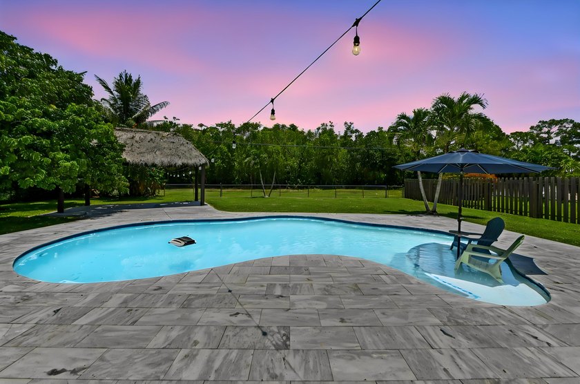Welcome to 7635 Oakmont Drive in Lake Worth, a charming - photo 28