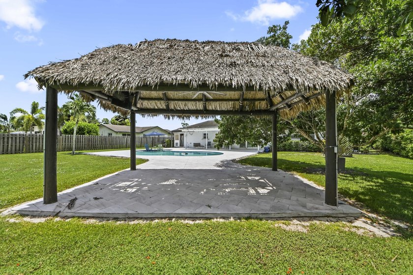 Welcome to 7635 Oakmont Drive in Lake Worth, a charming - photo 29