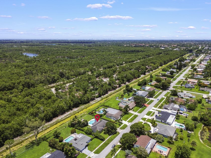 Welcome to 7635 Oakmont Drive in Lake Worth, a charming - photo 31
