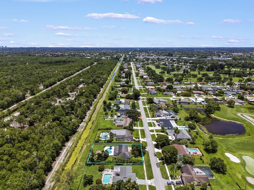 Welcome to 7635 Oakmont Drive in Lake Worth, a charming - photo 32