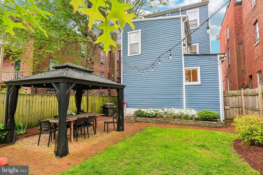 Welcome to 146 Duke of Gloucester Street! As you approach the - photo 40