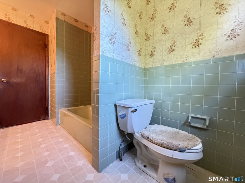 Bring your ideas and unlock the potential of this well-located - photo 21
