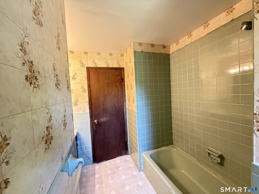 Bring your ideas and unlock the potential of this well-located - photo 23