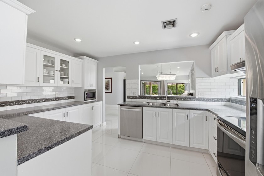 BOCA! AAA+ Schools. Super Low HOA! PRIVATE Backyard! AMAZING - photo 4