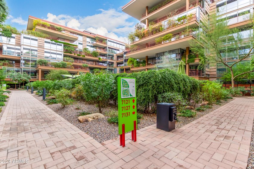 PRICE REDUCTION! Hurry - you MUST SEE this rare east-facing - photo 3