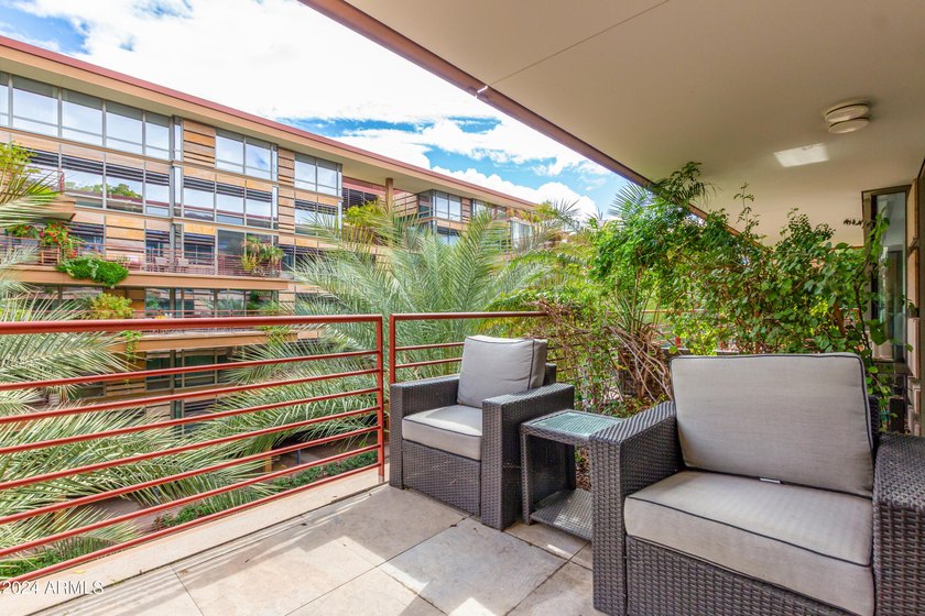 PRICE REDUCTION! Hurry - you MUST SEE this rare east-facing - photo 4