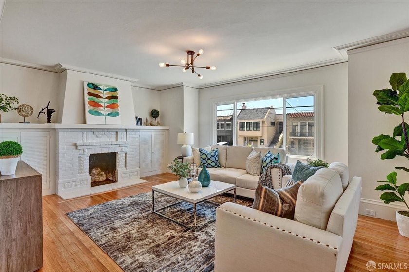 Beautiful Central Sunset semi-detached home ideally located just - photo 3