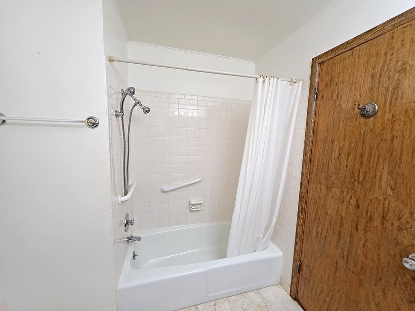 Charming Eastside ranch featuring 3 bedrooms, 2.5 bathrooms with - photo 22