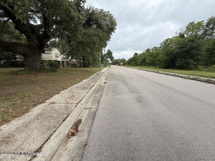 Cleared lot in Biloxi, conveniently located near casinos, dining - photo 3