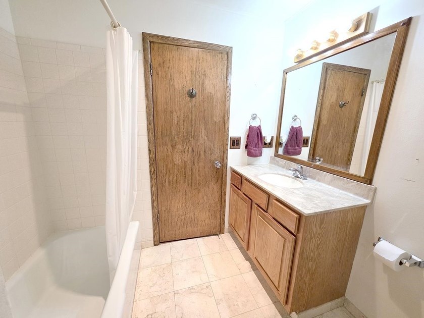 Charming Eastside ranch featuring 3 bedrooms, 2.5 bathrooms with - photo 23