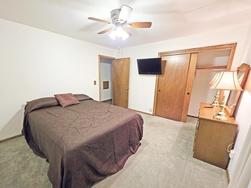 Charming Eastside ranch featuring 3 bedrooms, 2.5 bathrooms with - photo 29
