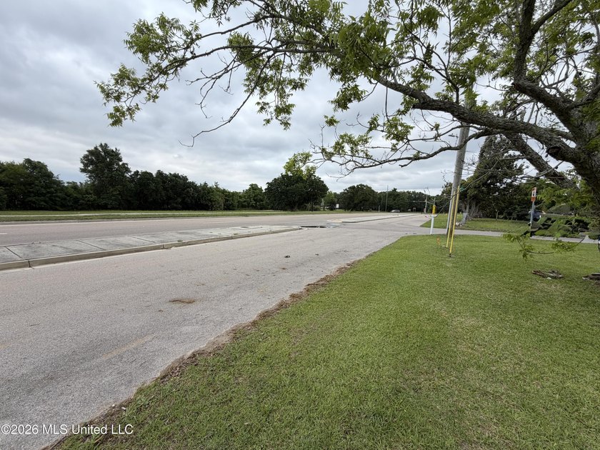 Cleared corner lot in Biloxi, just minutes from casinos, beaches - photo 3