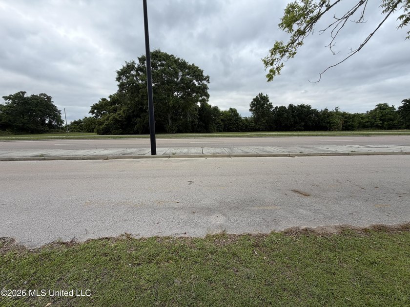Cleared corner lot in Biloxi, just minutes from casinos, beaches - photo 4