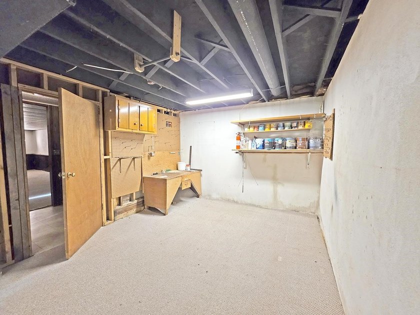 Charming Eastside ranch featuring 3 bedrooms, 2.5 bathrooms with - photo 35