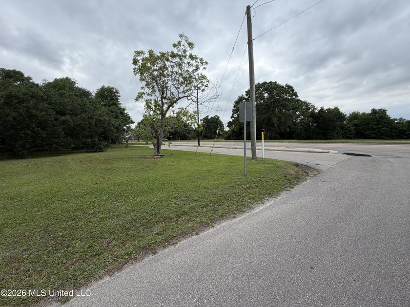 Cleared corner lot in Biloxi, just minutes from casinos, beaches - photo 8