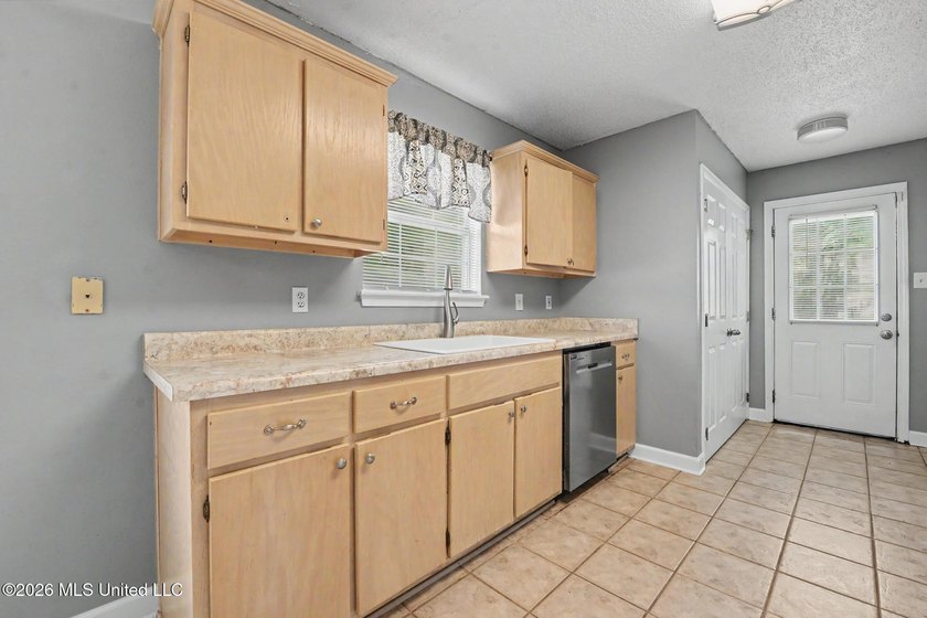 BACK ON THE MARKET. Well-Maintained Home with Modern Updates - photo 9