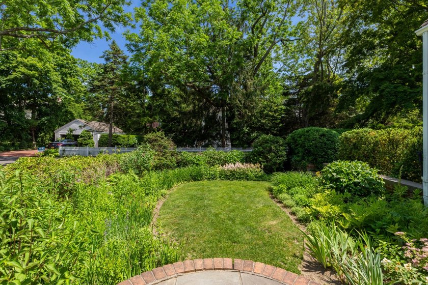 Built in 1832 and owned by the same family for nearly 50 years - photo 11