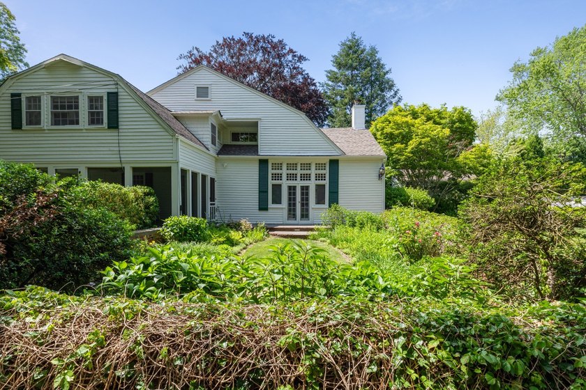 Built in 1832 and owned by the same family for nearly 50 years - photo 13
