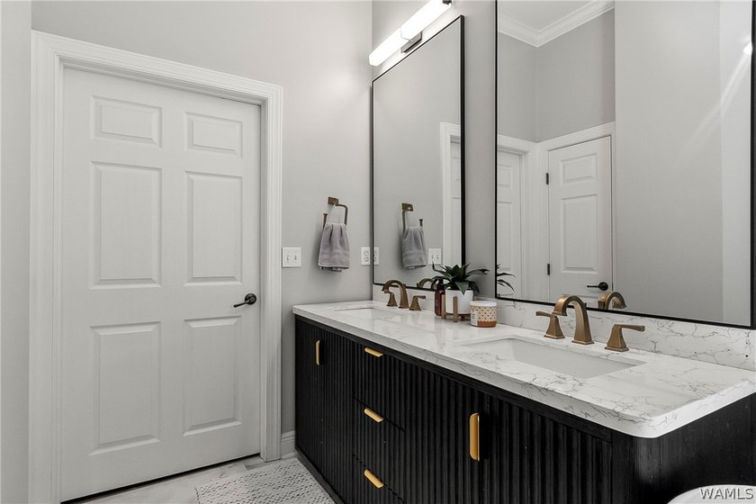 Beautifully remodeled with every square inch thoughtfully - photo 21