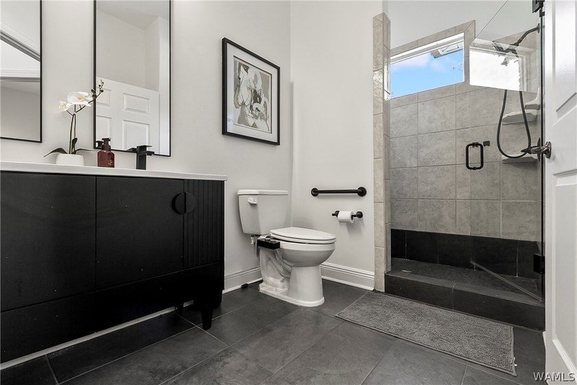 Beautifully remodeled with every square inch thoughtfully - photo 30