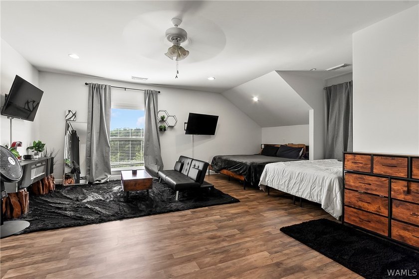 Beautifully remodeled with every square inch thoughtfully - photo 33