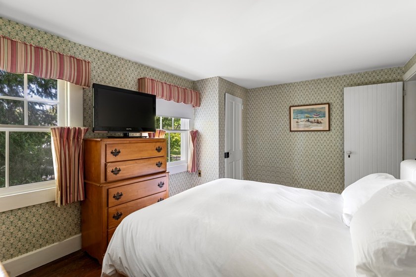 Built in 1832 and owned by the same family for nearly 50 years - photo 36
