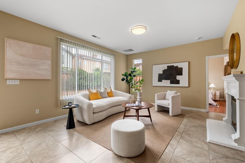 *Vaulted ceilings, a desirable first-floor bedroom and full bath - photo 7
