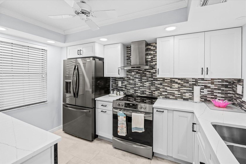 BEST LOCATION *H* Bldg Waterfront GROUND FLOOR Unit In Desirable - photo 9