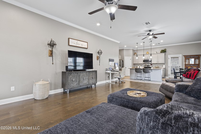 Impeccably maintained and truly move-in ready, this stunning - photo 10
