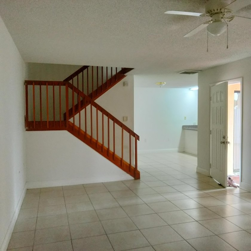 BEAUTIFUL 2BR/2.5BTH TOWNHOUSE W/ DIRECT LAKE VIEW. FULLY - photo 2