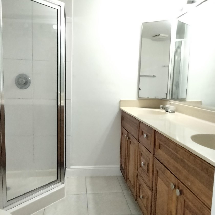 BEAUTIFUL 2BR/2.5BTH TOWNHOUSE W/ DIRECT LAKE VIEW. FULLY - photo 7