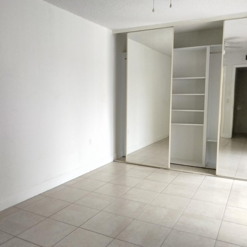 BEAUTIFUL 2BR/2.5BTH TOWNHOUSE W/ DIRECT LAKE VIEW. FULLY - photo 8