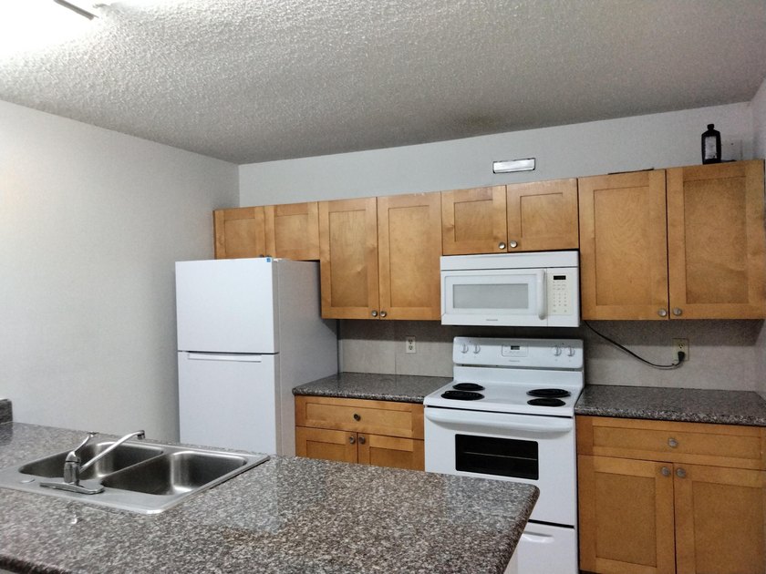 BEAUTIFUL 2BR/2.5BTH TOWNHOUSE W/ DIRECT LAKE VIEW. FULLY - photo 10